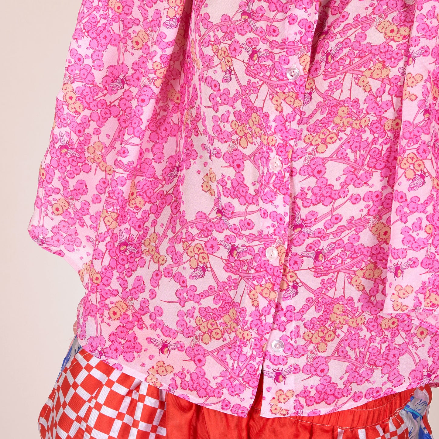 Bee Candy V-neck tee