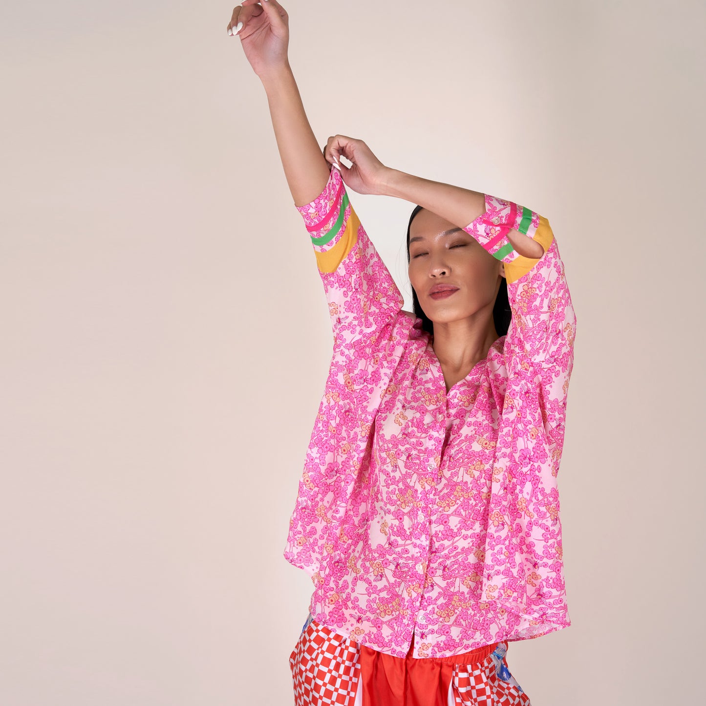 Bee Candy V-neck tee